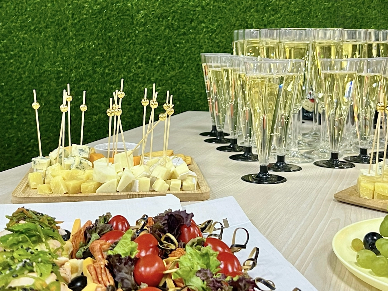 Стол закусок